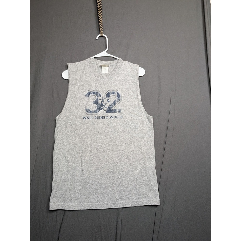 Disneyland/Walt Disney World Goofy "32" Sleeveless T-shirt‎ Size Medium